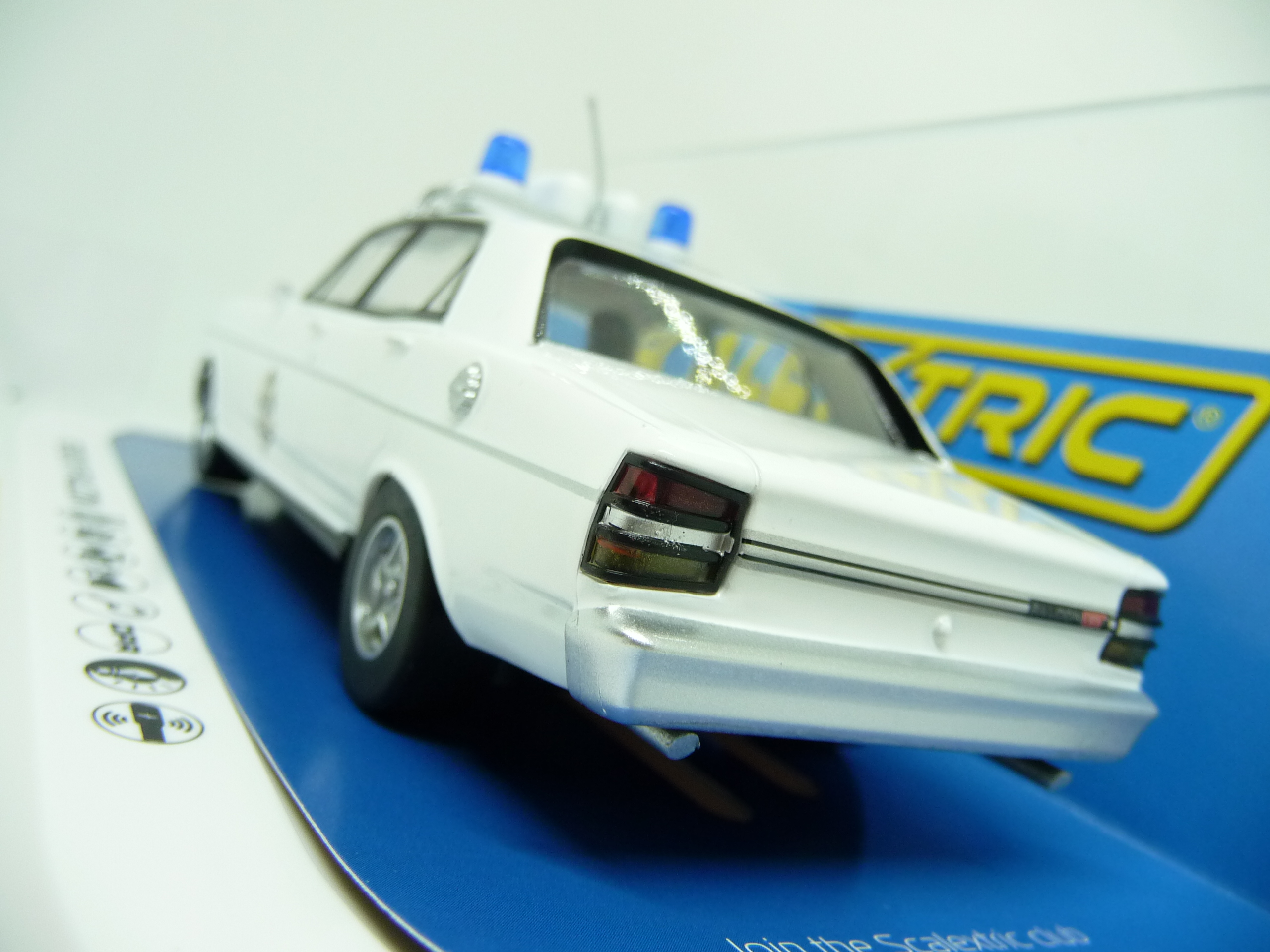 Scalextric C4365 Ford XY Falcon Police Car - Image 3