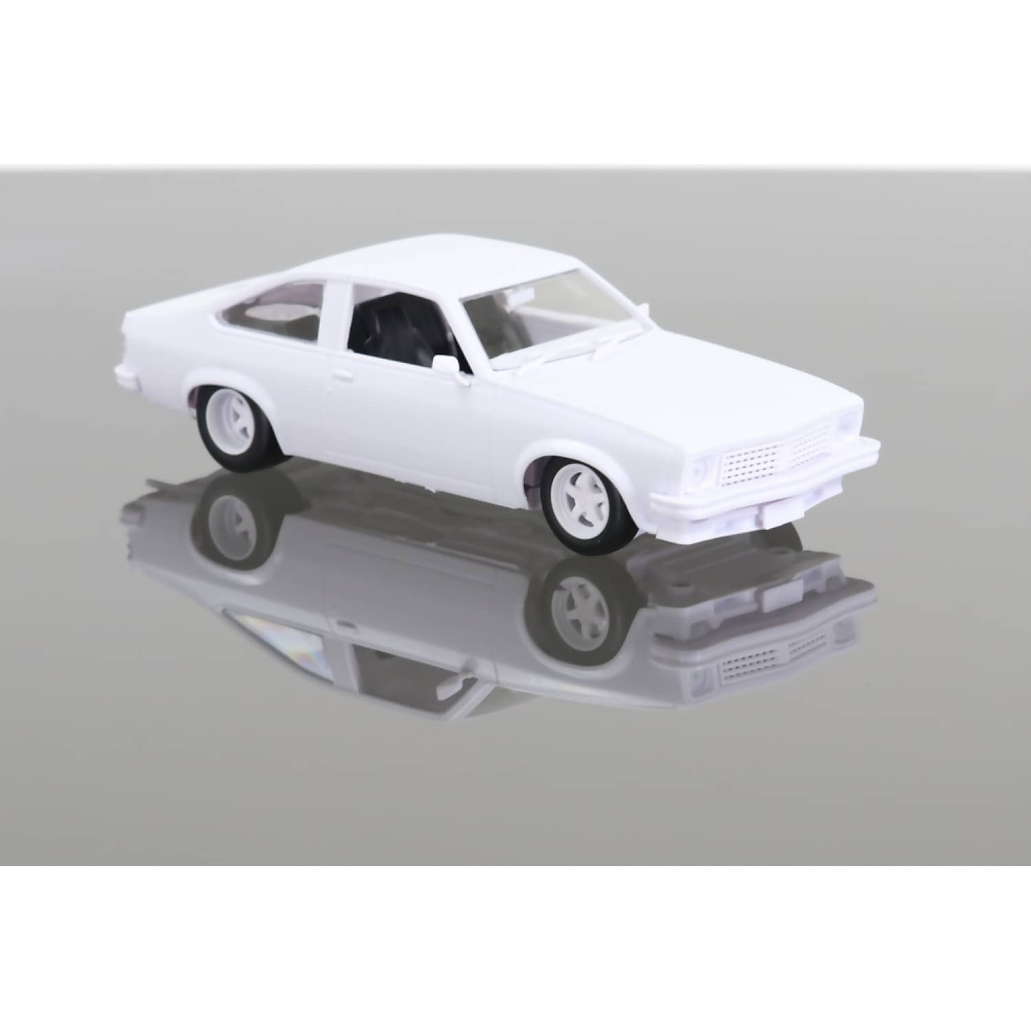DDA Collectibles 1:24 Scale - LX SS Torana Slammed with 308 Engine Sealed Body Opening Bonnet - Plastic Diecast Model Kit