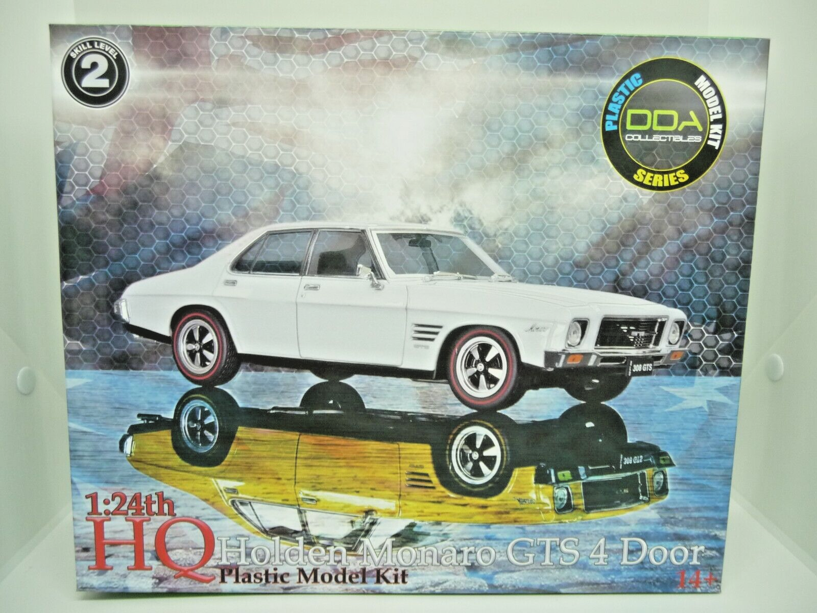 1:24 DDA HQ HOLDEN MONARO GTS 4 DOOR PLASTIC MODEL KIT OPENING BONNET W ENGINE